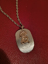 Charger l'image dans la galerie, Reste d'un morceau d'une louche en argent de la société des Vieux grenadiers de Genève, transformée en pendentif.