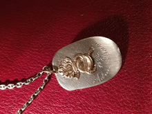 Charger l'image dans la galerie, Reste d'un morceau d'une louche en argent de la société des Vieux grenadiers de Genève, transformée en pendentif.