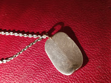 Charger l'image dans la galerie, Reste d'un morceau d'une louche en argent de la société des Vieux grenadiers de Genève, transformée en pendentif.