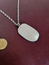 Charger l'image dans la galerie, Reste d'un morceau d'une louche en argent de la société des Vieux grenadiers de Genève, transformée en pendentif.