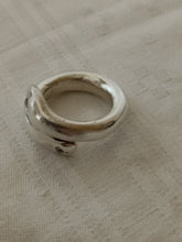 Charger l'image dans la galerie, Bague serpent création artiste inconnu, en argent massif, technique cire perdue. Dans le goût de la bague larmes de Tiffany.