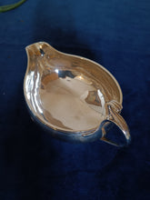 Charger l'image dans la galerie, Charles Jacot pour la maison Mugnier à Genève, exceptionnelle saucière en argent 900 . 1925/1936