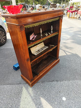 Charger l'image dans la galerie, Bibliothèque Anglaise Sheraton en acajou massif , tout début XIXE. Fabricant T Knigt & Son