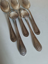 Charger l'image dans la galerie, Jezler fin XIXE série de 5 cuillères à thé en argent massif 0.800. Ayant appartenu à des marquis (couronne ) armoirie à identifier probablement famille noble ayant vécu en Suisse