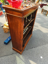 Charger l'image dans la galerie, Bibliothèque Anglaise Sheraton en acajou massif , tout début XIXE. Fabricant T Knigt & Son