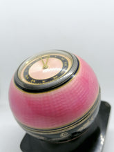 Charger l'image dans la galerie, Pendullette de bureau émail et argent .