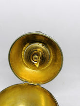 Charger l'image dans la galerie, Pendullette de bureau émail et argent .