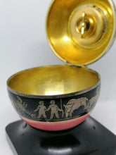 Charger l'image dans la galerie, Pendullette de bureau émail et argent .