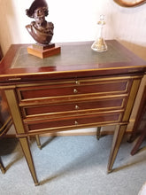 Charger l'image dans la galerie, Rare table liseuse et  chifonnière d'époque Directoire, placage acajou et incrustations laiton