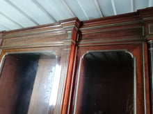 Charger l'image dans la galerie, Haute qualitée, bibliothèque vitrée d'époque Napoléon III en acajou massif. 3 portes