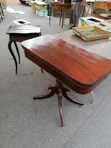 Console table pliante Anglaise en acajou, à pied centrale. En l'état piètement à renforcer. D'époque regency XIXème