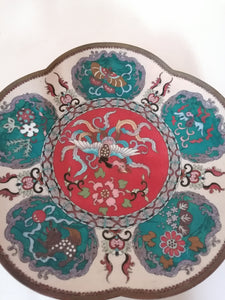 Assiète cloisonné Chine fin XIXe début XXème richement décoré.