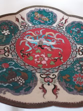 Charger l&#39;image dans la galerie, Assiète cloisonné Chine fin XIXe début XXème richement décoré.
