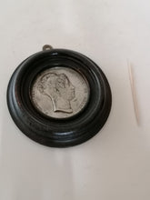 Charger l&#39;image dans la galerie, Médaillon Carol Duchesse de Berry Napoléon III, tiré d&#39;une médaille commémoratives
