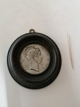 Charger l&#39;image dans la galerie, Médaillon Carol Duchesse de Berry Napoléon III, tiré d&#39;une médaille commémoratives

