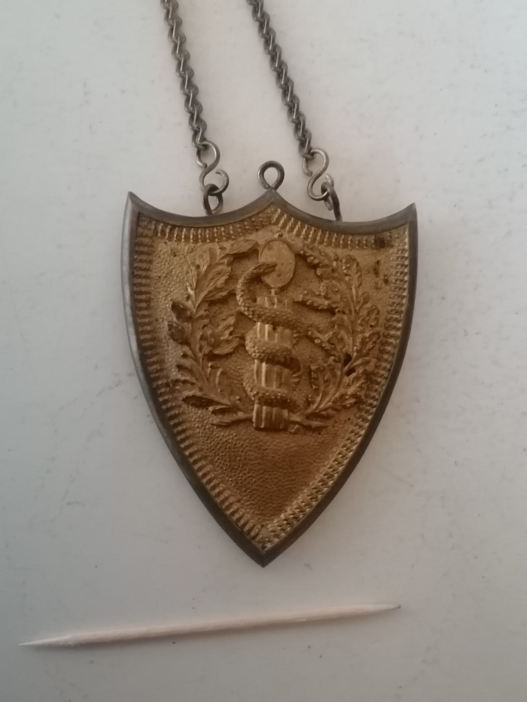 Insigne plaque de giberne troupe sanitaire probablement armée Française fin XIXe