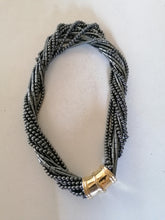 Charger l&#39;image dans la galerie, Imposant collier en hématite naturelle avec fermoir doré
