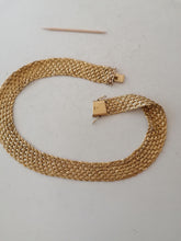 Charger l&#39;image dans la galerie, Collier vintage maille  or laminé ( amerikaner) belle qualité en parfait état
