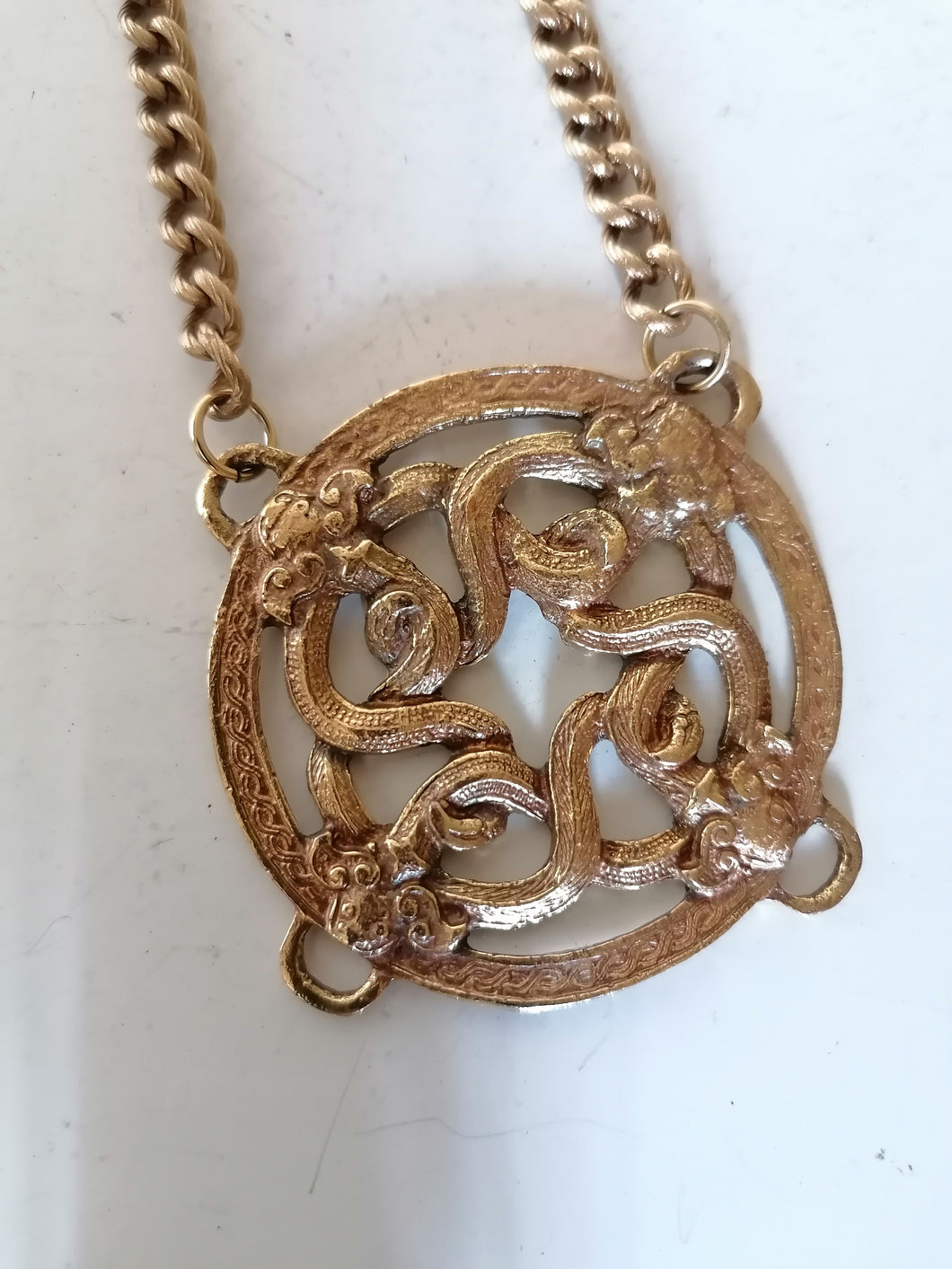 Grand Collier doré  avec pendentif celtique, Alva museum réplique