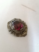 Charger l&#39;image dans la galerie, Broche en métal et cristal taillé, probablement écossais
