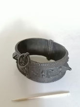 Charger l&#39;image dans la galerie, bracelet en métal, Inde XIXème
