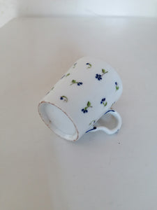 Vieux Paris tasse à café XIXème en porcelaine peinte à la main. Décors bleuet originaux.