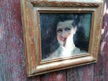 Charger l&#39;image dans la galerie, Jolie portrait de femme, peinture à l&#39;huile sur panneau de chêne, signature à identifier. Travail début XXème
