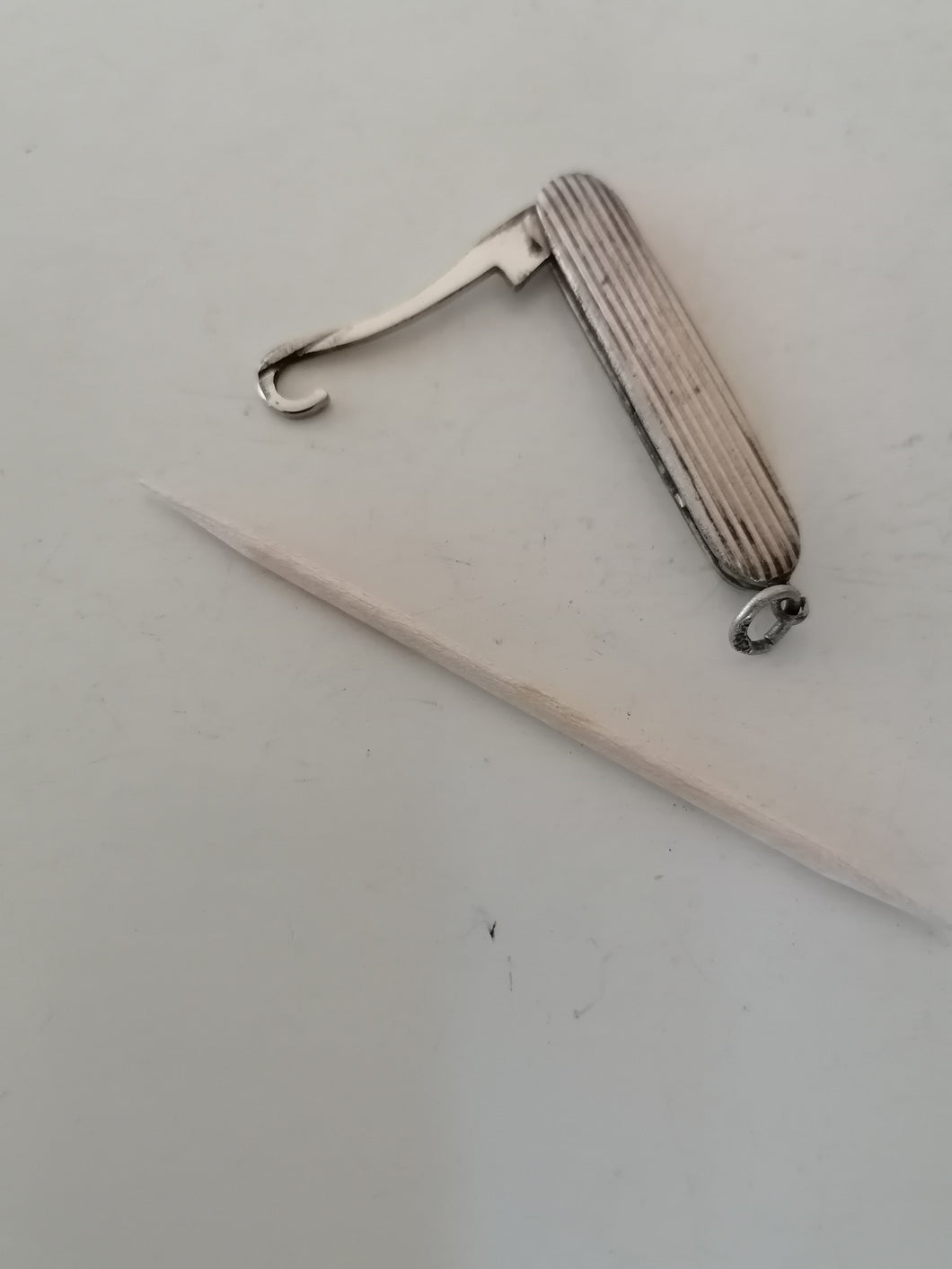 Tire botte pliable miniature  de collection, avec plaque en argent massif. Début XXème