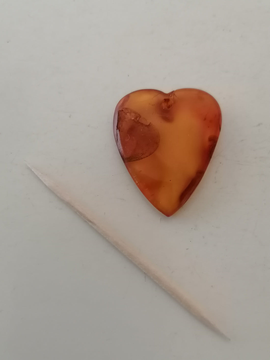 Cœur en ambre ancien