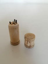 Charger l&#39;image dans la galerie, Service à crochet de voyage, en os. XIXÈME
