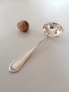 Jezler perle, cuillière à sauce en argent massif. Parfait état.