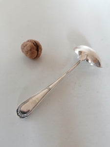 Jezler perle, cuillière à sauce en argent massif. Parfait état.