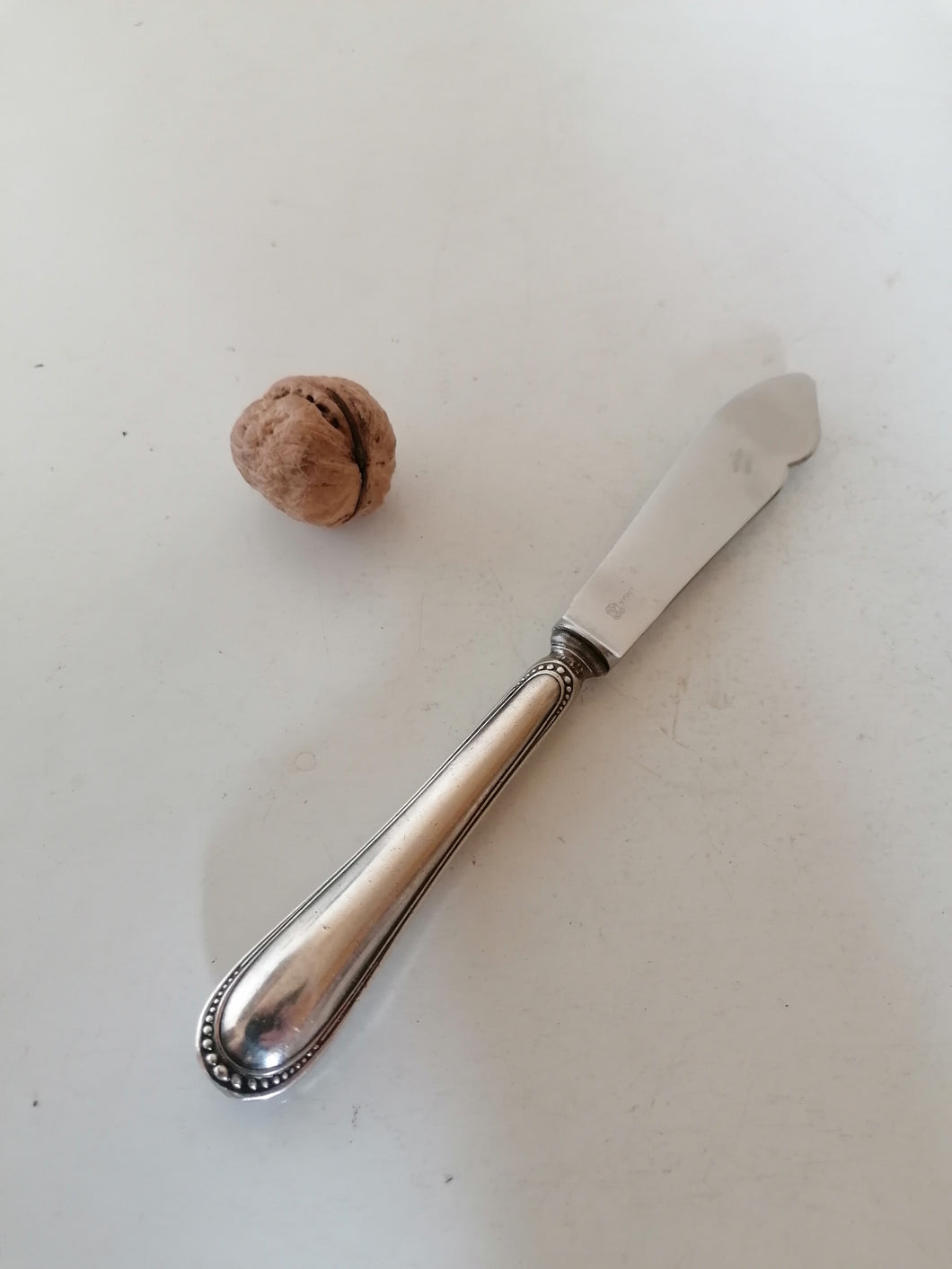 Jezler modèle perle couteaux à beurre manche argent massif.