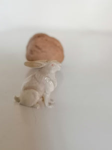 Petit lapin sculpté, une oreille a été réparé. Travail fin XIXe début XXème