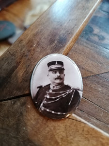 Photo émaillée, gendarme Genevois avec son uniforme vers 1900