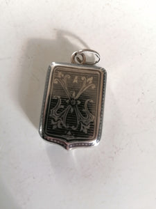 Pendentif à photo souvenir en argent niellé, fin XIXe