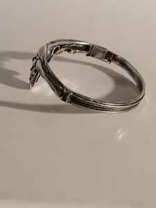 Bracelet en argent et pierres, parties des feuilles doré. Travail très fin probablement nordique