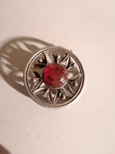 Charger l&#39;image dans la galerie, Broche en argent et cabochon ambre
