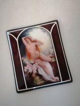 Charger l&#39;image dans la galerie, Rare plaque en argent émaillé, décor femme nu peinte à la main
