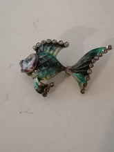 Charger l&#39;image dans la galerie, Broche poisson émail de couleurs sur argent, vers 1970
