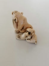 Charger l&#39;image dans la galerie, Netsuke japonais fin XIXème dans le style archaïque
