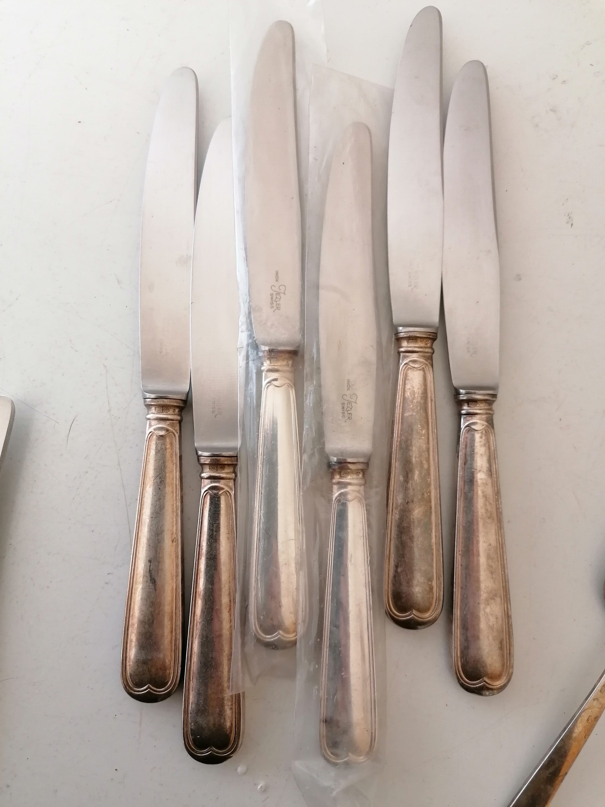 Lot De 12 Couteaux De Table Le Mondial – Argenté, état Correct
