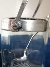 Charger l&#39;image dans la galerie, Sucrier cristal et argent à système, c&#39;est la poignée qui actionne le couvercle quand on le rabat.
