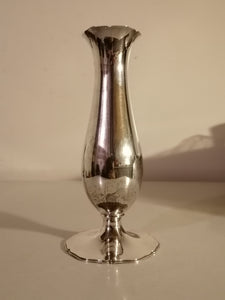 Jezler vase festonné en argent massif. Parfait état.