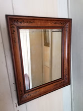 Charger l&#39;image dans la galerie, Ravissant et rare miroir d&#39;époque Restauration /Charles X bois de placage avec fioritures.
