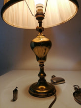 Charger l&#39;image dans la galerie, Lampe à pétrole en laiton transformée
