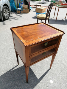 Rare petite commode d'époque Directoire suisse marqueterie cerisier et noyer. Travail Suisse fin début XIXème. Bonne état générale, dans son jus