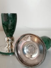 Charger l&#39;image dans la galerie, Los castillo Taxco Mexique 1960 paire de bougeoir argenté et malachite
