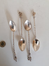 Charger l&#39;image dans la galerie, Cuillières anglaise dans le style allemand 17ème dite cuillière d&#39;apôtre. Pour café en sterling.
