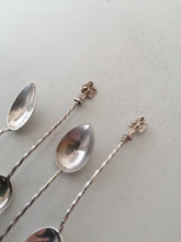 Charger l&#39;image dans la galerie, Cuillières anglaise dans le style allemand 17ème dite cuillière d&#39;apôtre. Pour café en sterling.
